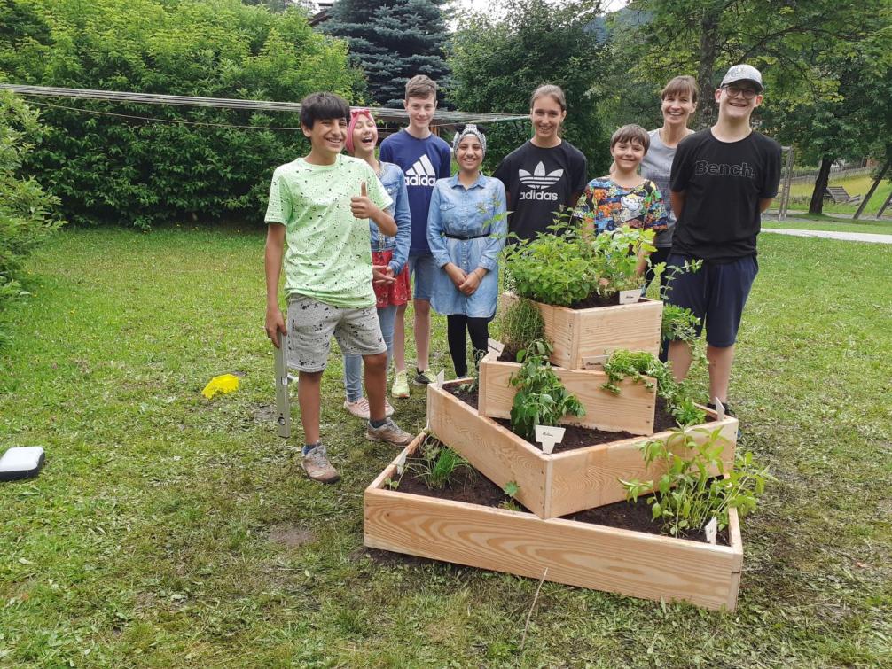 © Heidi Messner Eine Kräuterpyramide für unseren Schulgarten!