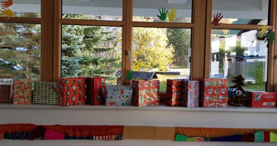 Die Geschenke verzieren unser Schülerwohnzimmer