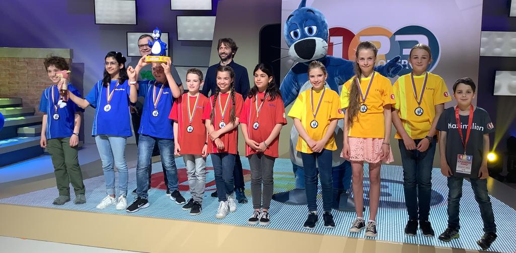 Länderteams (blau — D) (rot — Ungarn) (gelb — Ö) + Kamerakind